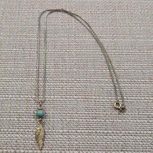 18 Inch Worn Gold Plated Sterling Silver Stone And Feather Necklace A6738
